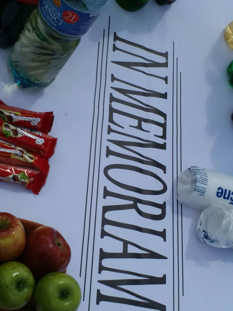 Posluzenje na groblju